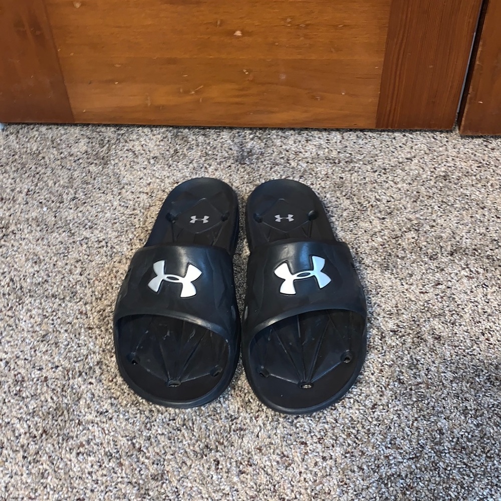 UNDER ARMOUR SLIDES